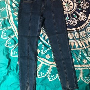 Contrast Topstitching Split Hem Skinny Jeans